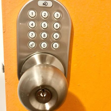 Women Only Rooms - Men Only Rooms - Free Wifi - Coffee Parking - Lockers 迈阿密 外观 照片